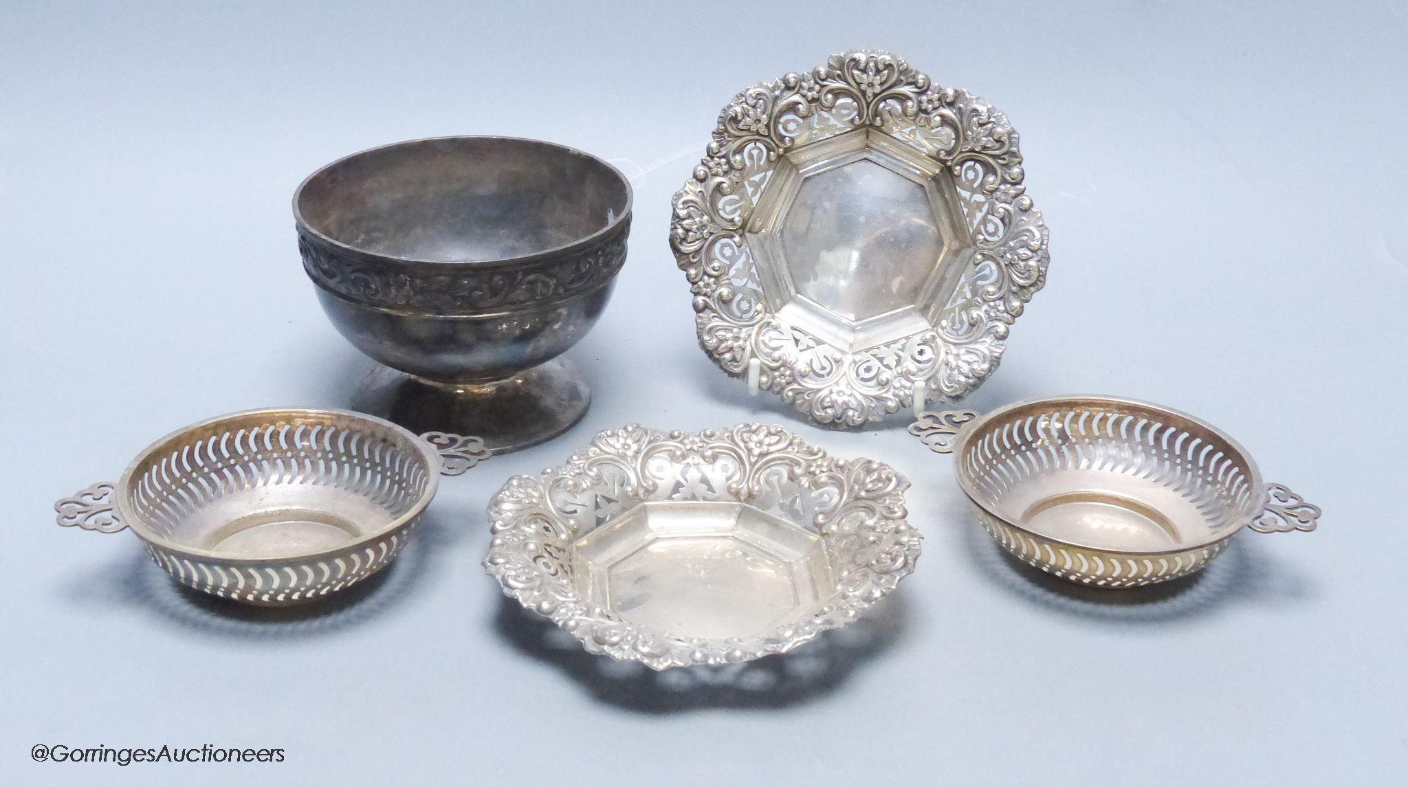 A silver pedestal bowl with cast foliate rim, a pair of pierced and embossed silver shaped circular pin dishes and a pair of small silver bowls, 13.22oz